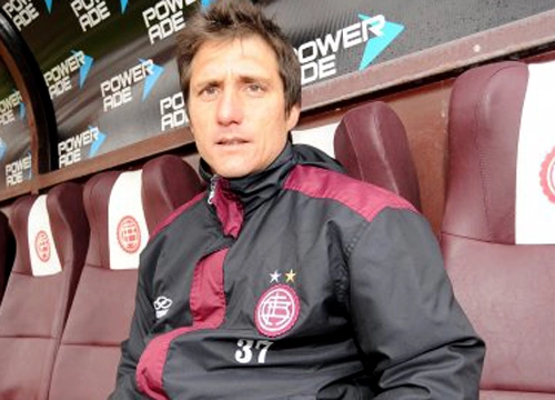 Schelotto  - Ex-atacante, hoje treinador