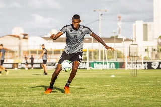 Atacante durante treino nesta semana. Foto: Felipe Santos/cearasc.com