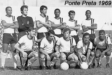 Em pé: Pescuma, Badeco, Zecão, Calegari, Cardoso (atrás o goleiro careca Miguel, já falecido), Santos, Manoel Mendes Gregório, doutor Orlando Plantullo e Osvaldo Teixeira Duarte. Agachados: massagista Moraes, Xaxá, Tatá, Cabinho, Basílio e Wilsinho.
