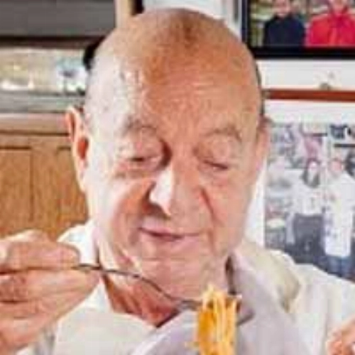 Giovanni Bruno  - Dono de restaurante e comentarista de futebol