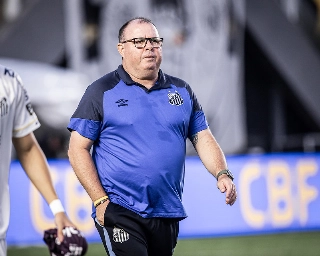 Treinador lamentou o desgaste físico de seus jogadores para justificar o desempenho ruim. Foto: Raul Baretta/ Santos