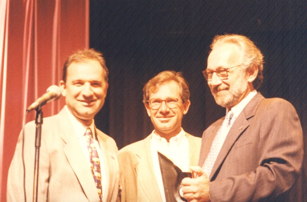 Osmar Santos, Odinei Edson e Edson Stamachia, na festa de final de ano da ACEESP, em 1985. Foto: Acervo ACEESP