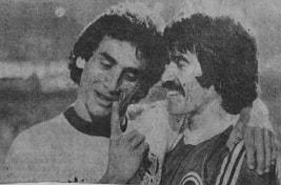 Confronto entre Palmeiras e Guarani no Morumbi, em 1978. O alviverde Toninho e o bugrino Zenon. Foto: arquivo pessoal de Toninho