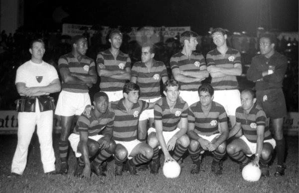 Em 1968, antes do amistoso entre Atlético-PR e a seleção romena. Em pé, da esquerda para a direita: César (massagista), Djalma Santos, Amauri, Zito, Bellini, Tito e Barbosa. Agachados: Dorval, Jair Henrique, Waldir Galli, Ivan e Pepe. Colabolaram com a legenda Lycio Vellozo Ribas e Mário Celso Cunha