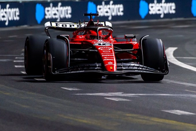 F1: Leclerc lidera primeiro treino com 1-2 da Ferrari em Singapura