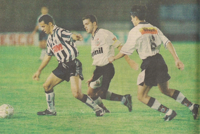 Na foto estão Euller, Zé Elias e Silvinho. Do arquivo pessoal da jornalista e fã Elisandra Amâncio enviado ao repórter Chico Santo / Terceiro Tempo.