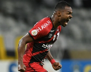 Nikão entrou no radar do Timão para a próxima temporada. Foto: Facebook/Reprodução