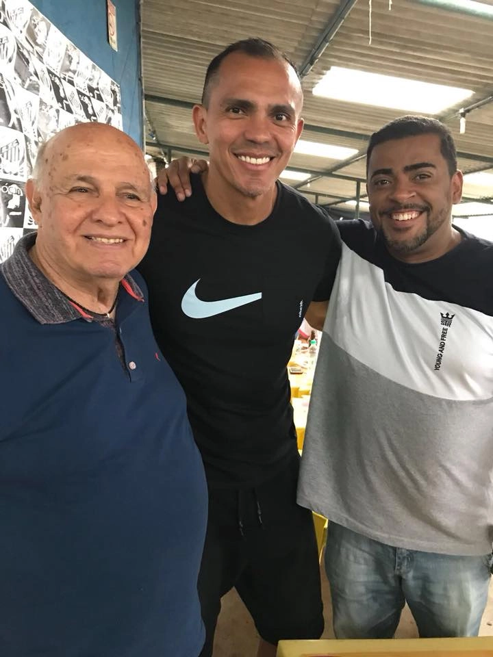 Em 1º de setembro de 2018, os ex-jogadores Pepe e Giovanni e o jornalista Ademir Quintino. Foto: arquivo pessoal de Ademir Quintino