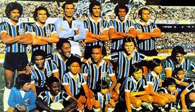 Em pé: Vilson Cavalo, Vitor Hugo, Manga, Ancheta, Vantuir e Dirceu Mendes. Agachados: Tarciso, Paulo César Caju, André, Nardella e Éder.