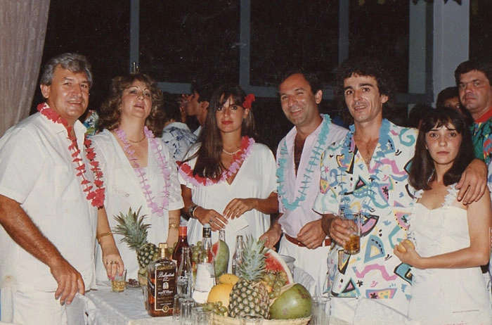 Da esquerda para a direita, Valter Monteiro Nabas e sua esposa Cilene, Rosa Maria e seu esposo Osmar Santos, Dr. Homero Sillis e sua esposa Luzia. Foto cedida pelo jornal de Osvaldo Cruz enviada por Luiz Carlos