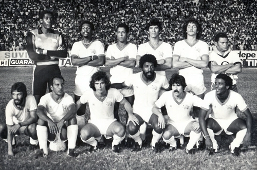 O Náutico em 18 de novembro de 1981 posando para foto no estádio do Arruda, no Recife, quando o Timbu empatou em 0 a 0 com o Sport. Em pé, da esquerda para a direita: Jairo, João Carlos, Alberis, Lourival e Douglas. Agachados: Wilton (ex-Flu), André Catimba, Nelson Borges, Mauro Madureira, Carlos Alberto Rocha e Florêncio