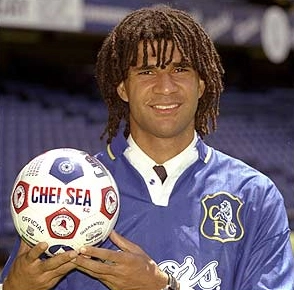 Pelo Chelsea Gullit ganhou a Copa da Inglaterra de 1997. Foto: World Famous People Blogspot