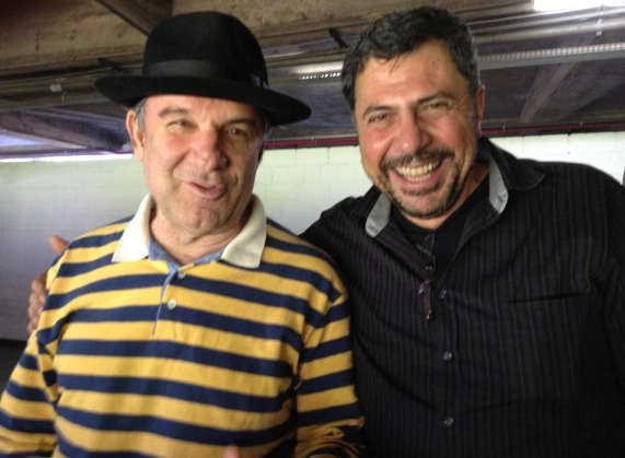 Reunidos no Morumbi, em 6 de maio de 2012, para assistir mais uma partida do Santos: o ex-narrador Osmar Santos e Antônio Viviani. Foto: Reprodução/Site oficial