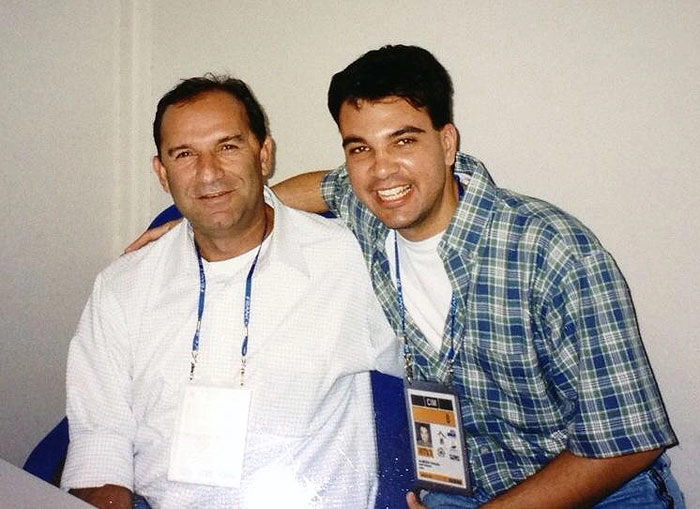 Osmar Santos aparece nesta foto com o também narrador Jorge Vinicius