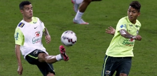 Ronaldinho Gaúcho aposta em sucesso de dupla brasileira no Liverpool