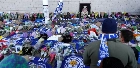 Torcedores do Leicester prestam homenagens após acidente de helicóptero