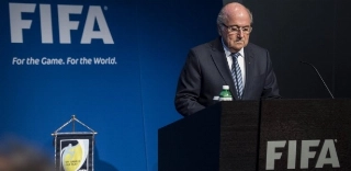Suspenso por corrupção, Joseph Blatter diz: "A Fifa não era uma máfia"