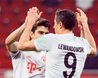 Melhor jogador do mundo em 2020, centroavante polonês marcou na vitória do time alemão. Foto: Twitter/Bayern de Munique