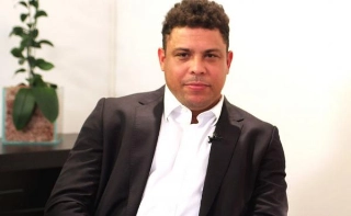 O ex-atacante da seleção brasileira Ronaldo classificou como ?desastroso? o posicionamento assumido por Pelé em relação ao racismo no futebol, ao comentar as ofensas recebidas pelo goleiro Aranha