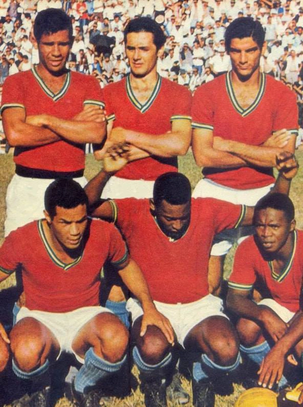 Preparação para a Copa de 1966. Em pé: Brito, Orlando e Rildo. Agachados: Servílio, Pelé e Paraná