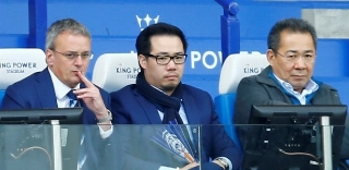 Jogadores se dizem devastados com morte de dono do Leicester; jogo é adiado