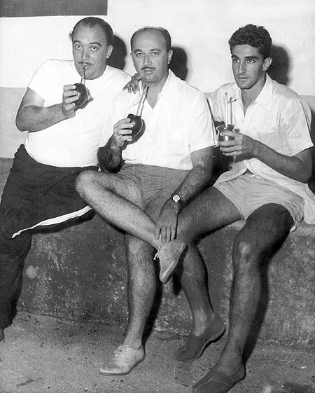 O técnico Lula, o inesquecível conselheiro santista Reynaldo Ardito e o zagueiro Ramiro, em 1955.