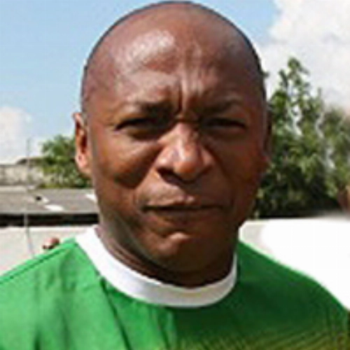 Macula  - Ex-meia do Bangu e Palmeiras