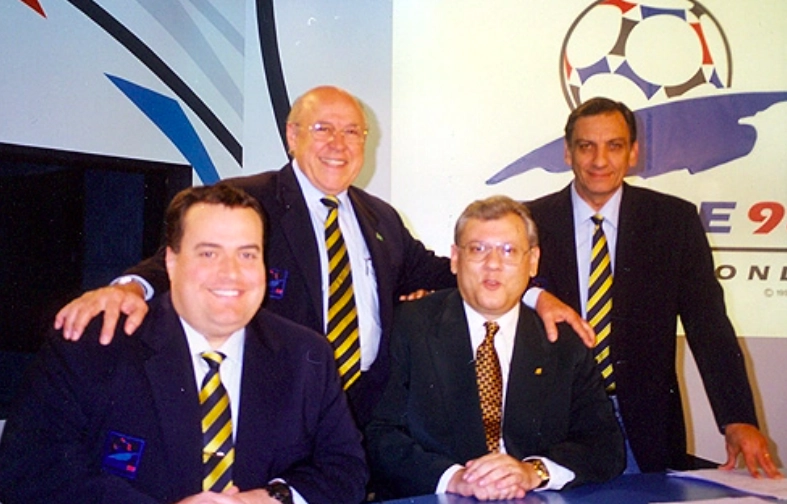 Estúdios do SBT na Copa da França, em 1998, em Paris: Orlando Duarte, Osmar de Oliveira, Paulo Soares e o convidado Milton Neves, então jornalista da TV Manchete e da Rádio Jovem Pan