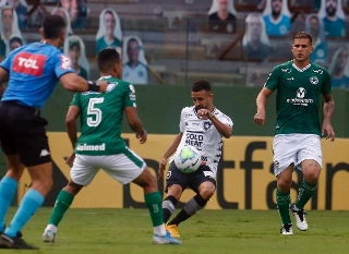Time de Goiânia encogstou no Vasco e no Bahia e segue sonhando em escapar do Z4. Foto:  Vítor Silva/ BFR