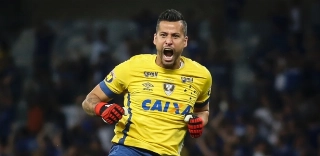 Fabio pede para Tite "não cair no erro de outros técnicos" sobre convocá-lo