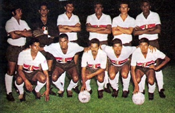 Em pé, os dois primeiros são Gena e Detinho; agachados vemos jogador não identificado, Ramón, Fernando Santana, Luciano e Givanildo