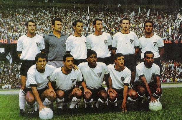 Time do Atlético Mineiro. Da esquerda para a direita, em pé: Warlei, Mussula, Vanderlei, Grapete, Normandes e Cincunegui. Agachados: Ronaldo, Amauri Horta, Dario, Lola e Tião. Foto enviada por José Eustáquio