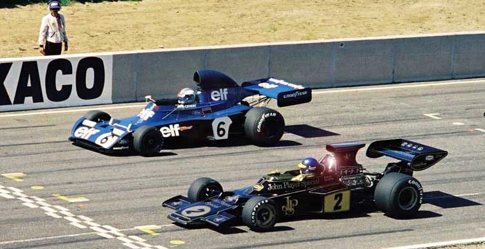 Primeira fila para o GP da Suécia de 1973, no circuito de Anderstop. Ronnie Peterson na pole e François Cevert em segundo lugar. No final, Denny Hulme (McLaren) venceu, seguido exatamente por Peterson e Cevert. Foto: Divulgação