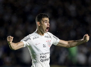 'Não tenho medo de errar', garante o jovem volante. Foto: Rodrigo Coca/ Ag. Corinthians