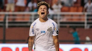 Soteldo comemora ap&oacute;s marcar pelo Santos sobre o Vasco. Foto: Marcello Zambrana/AGIF/Via UOL