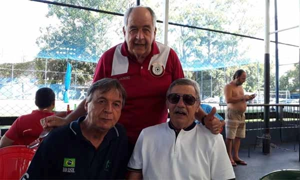 Festa de aniversário de Jaimão, dirigente da Hebraica, em 23 de março de 2019. Em pé aparece Marcos Falopa e sentados João e Luíz Carlos Galter (de camisa branca)