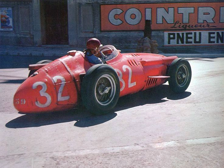 Fangio e sua Maserati 250 no GP de Mônaco, em 19 de maio de 1957. Ele fez a pole e venceu a corrida. Foto: Divulgação