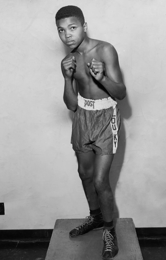 Mesmo quando criança, Ali já tinha um perfil de lutador traçado em seu corpo. Foto: Reprodução Google