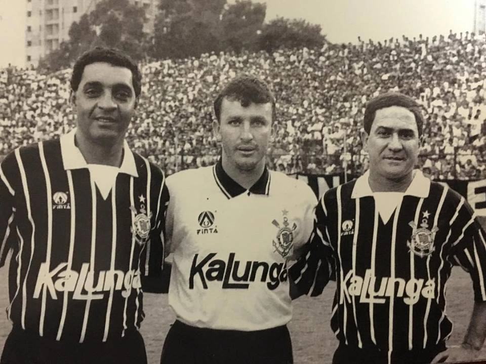 Encontro nos anos 90 no Parque São Jorge para um jogo entre os então titulares do Corinthians e ex-jogadores. Basílio, Neto e Palhinha. Foto: arquivo pessoal de Neto