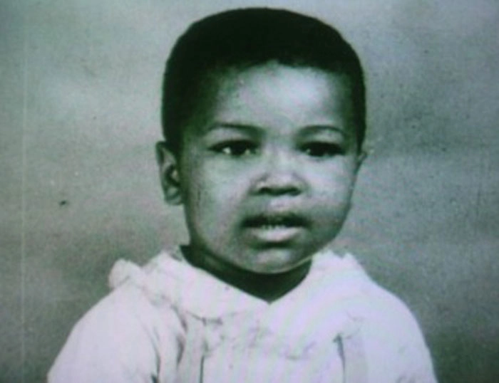 Aqui vemos Ali, quando ainda era apenas um bebê. Foto: Reprodução Google