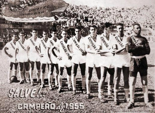 O elenco, com a faixa de Campeão Paulista de 1955, primeiro título do técnico Lula. Da direita para a esquerda: Barbosinha, Hélvio, Hélio Canjica, Formiga, Urubatão, Alfredinho, Del Vecchio, Zito, Ramiro, Vasconcelos e Tite 