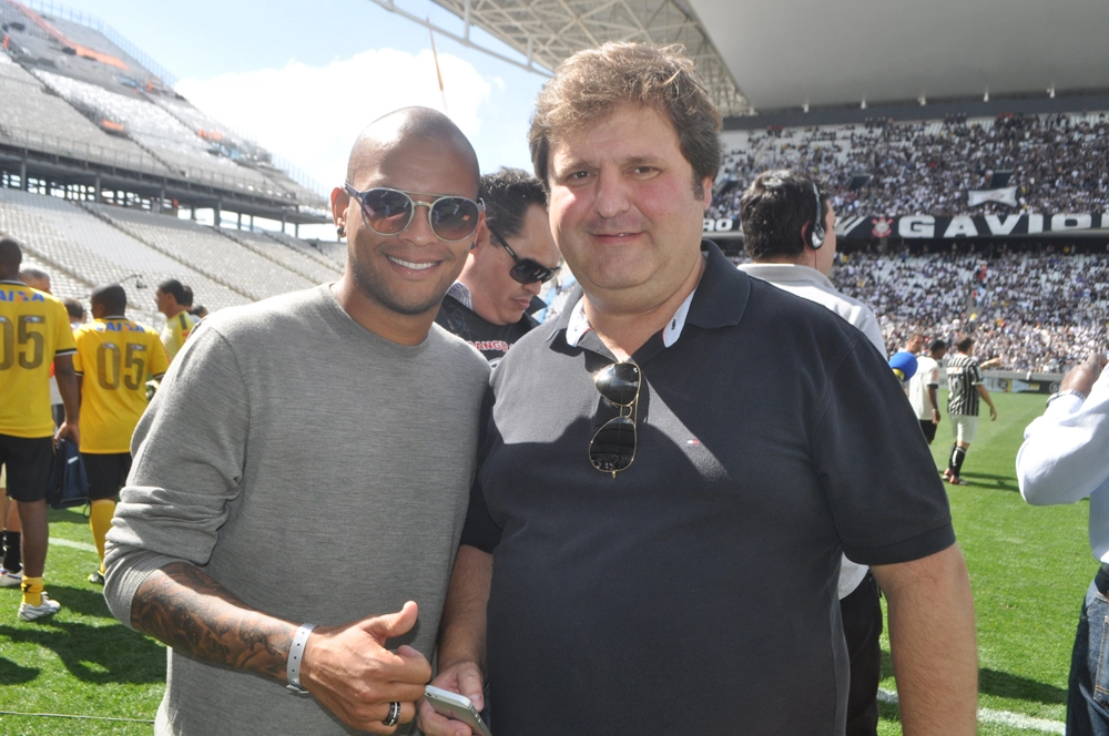 Gabriel e Ulisses Costa em 10 de maio de 2014 na Arena Corinthians. Foto: Marcos Júnior/Portal TT