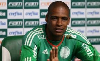 Sem conversas para renovar, Jailson não quer "largar o osso" no Palmeiras