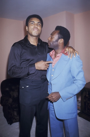 Muhammad Ali e Pelé, em 1977. Foto: In My Ear