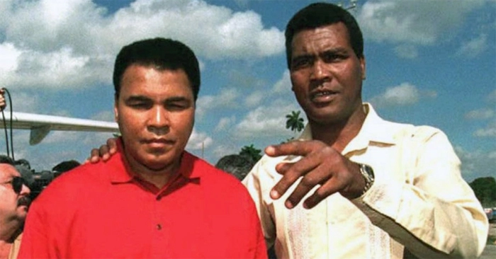 Muhammad Ali e Teofilo Stevenson caminham juntos em Havana. Foto: UOL