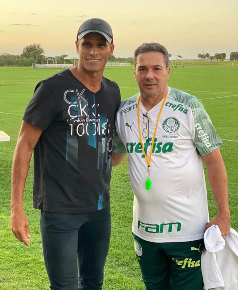 Em janeiro de 2020, na Flórida, Rivaldo visitou a delegação do Palmeiras e o amigo Vanderlei Luxemburgo. Foto: Reprodução/Facebook