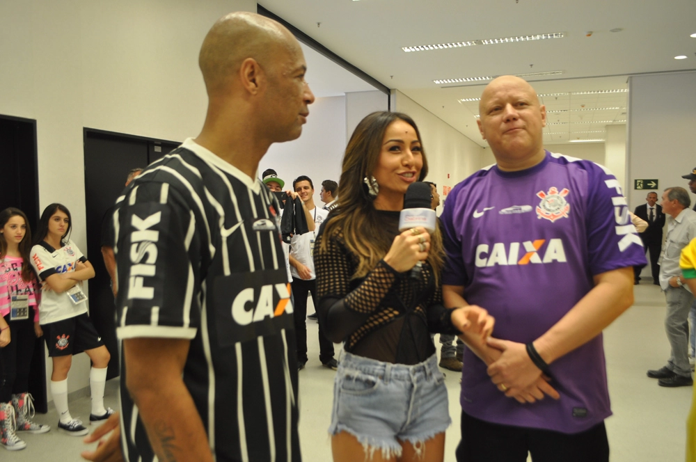 Dinei, Sabrina Sato e Ronaldo em 10 de maio de 2014 na Arena Corinthians. Foto: Marcos Júnior/Portal TT