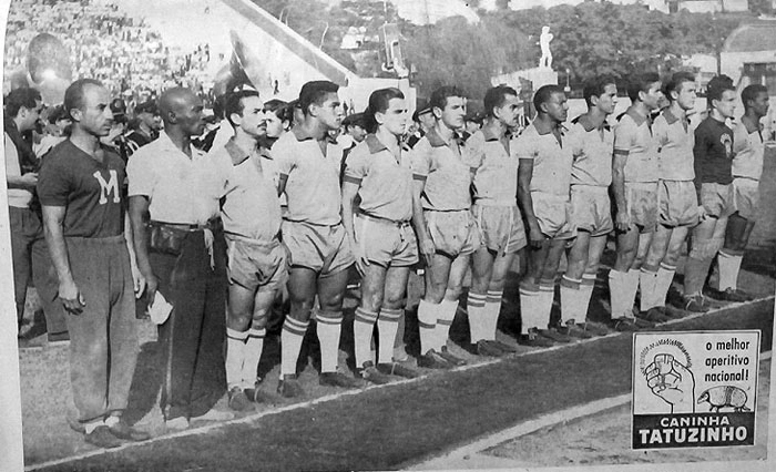 Da esquerda para a direita, massagista, Mario Américo, Tite, Garrincha, Pagão, Del Vecchio, Zito, Jadir, Paulinho, Nilton Santos, Paulo e Didi. Foto enviada por Walter Roberto Peres