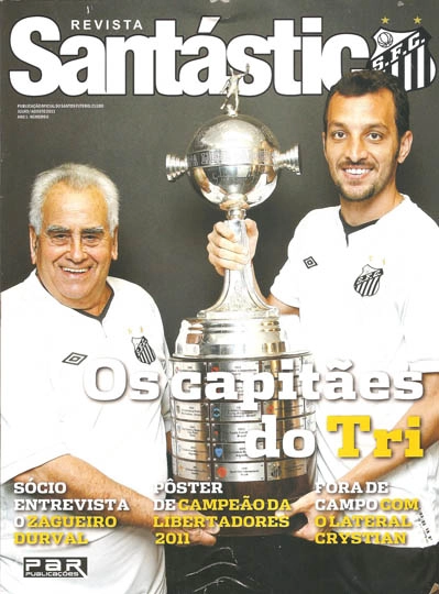 Zito, ao lado de Edu Dracena com a Taça Libertadores. Reprodução: Revista Santástico, edição nº6 (julho/agosto de 2011).