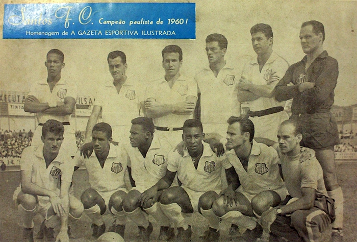 Em pé, da esquerda para a direita: Zé Carlos, Zito, Dalmo, Calvet, Mauro e Laércio. Agachados, da esquerda para a direita: Sormani, Mengálvio, Coutinho, Pelé, Pepe e o massagista Macedo. Foto: Walter Peres